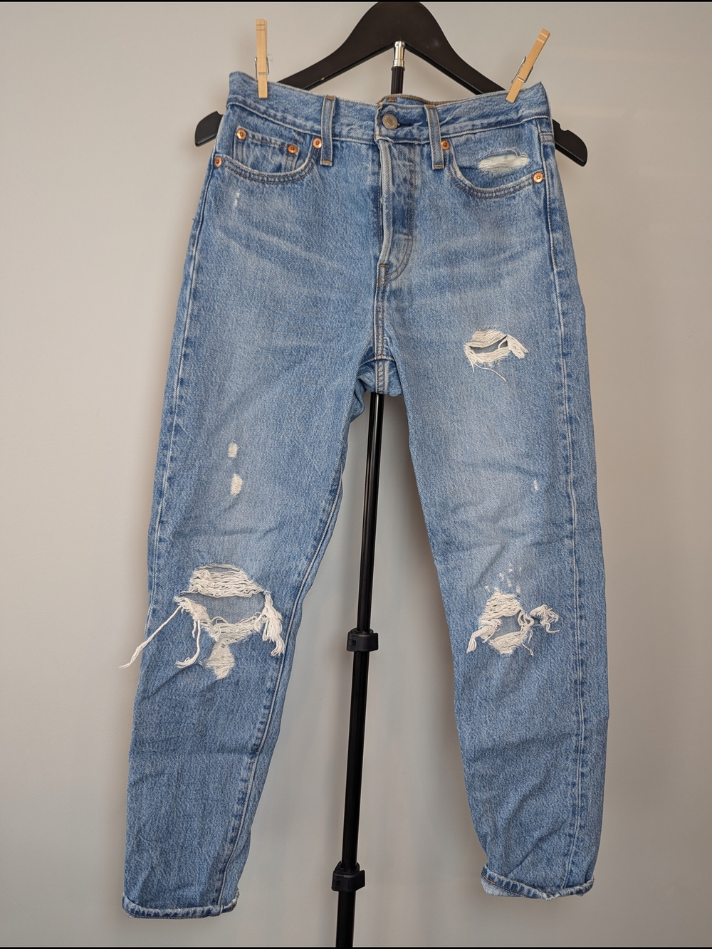 Levis Women Size 26 Blue Button Fly Wedgie Straight Cropped Distressed Jeans